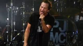 Pearl Jam  Draw The Line  Fenway Park August 5 2016 [upl. by Udela]