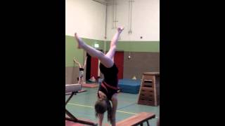 Linda handstand spagaat banken [upl. by Munson832]