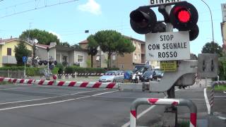 Passaggio a livello con semibarriere di via Canale Molinetto 2  Ravenna  Level Crossing [upl. by Grounds]