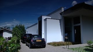 Moergestel Brandstichting Porsche Cayenne en Mini Cooper aan het Coolhof [upl. by Kristin745]