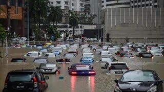 🚨KUALA LUMPUR UNDERWATER 🇲🇾 2 metre high flash floods hit Malaysia March 7 2022 banjir [upl. by Recha]