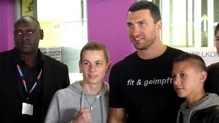 Wladimir Klitschko Live Hautnah 28052010 Limbecker Platz Essen Nrw 77 [upl. by Mirelle]