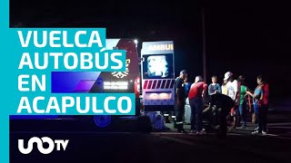 Vuelca autobús de pasajeros en la AcapulcoPinotepa deja dos muertos y siete heridos [upl. by Brianna]