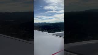 Atterrissage depuis le hublot d’un avion à Sandefjord dans le comté de Vestfold en Norvège [upl. by Nachison]