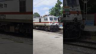 SMVT Bangalore Howrah super fast express in tremendous speed 🚄🚅🚄viralvideo viral viralreels exp [upl. by Lipps]