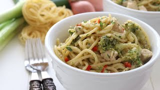 PASTA IN ROOMSAUS MET KIP EN BROCCOLI [upl. by Aneej]