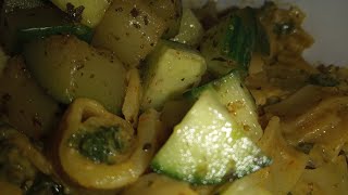 Creamy Curry Noodles with a Courgette and Cucumber Side Dish [upl. by Darwen]