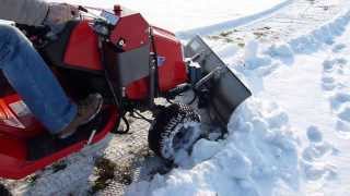 Rasentraktor mit hydraulischem Schneeschild [upl. by Lliw]