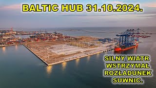 Baltic Hub  silny wiatr wstrzymał rozładunek kolejnej suwnicy30102024 [upl. by Katz]