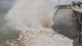 Olas gigantes Asturias 2014 olas 7 metros temporal asturiano alerta naranja costa [upl. by Ssenav704]