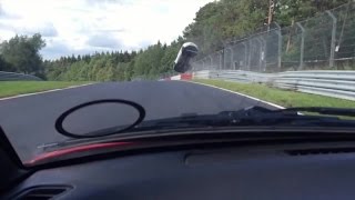 Brutal accidente de piloto amateur en Nürburgring Mégane RS [upl. by Kcirtemed]