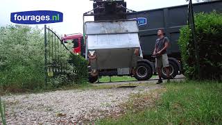 Paardenmest ophalen uit kleine mestcontainer 1600 liter [upl. by Everara]