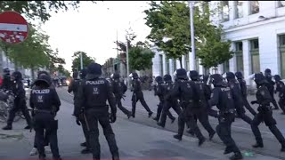 Straßenschlacht mit Polizei in Wien [upl. by Noyr]