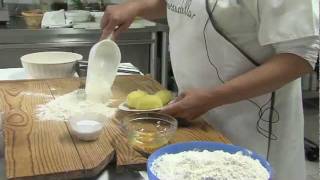 Agriturismo La Moscadella Castelmuzio vicino Pienza  Siena ricetta gnocchi al pomodoro [upl. by Wetzel]