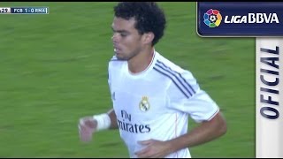 Codazo de Pepe a Messi [upl. by Aehtrod93]