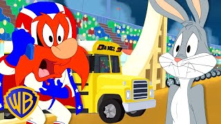 Looney Tunes en Latino  Bugs y la imposible artimaña de Sam Bigotes 🚌  WB Kids [upl. by Cummins]