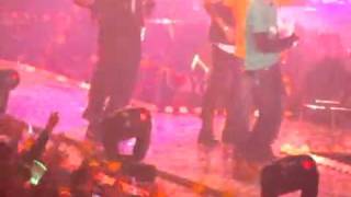 BIGBANG  Hot  YG Family Concert Fancam 101204 [upl. by Anees]