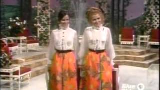 The Lawrence Welk Show  Roses  Ralna English Interview  06121971 [upl. by Evad73]