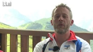 Roy fietst Alpe dHuez op voor herstellende Judith [upl. by Anairam]