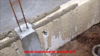 Comment faire un petit mur de clôture en agglos de 20 cm wwwmaconneriemartinezfr [upl. by Llenrag151]