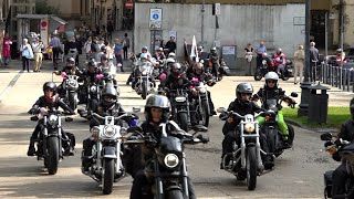 A Lucca da tutta Europa in sella alle Harley Davidson in centinaia al motoraduno in rosa [upl. by Joselyn]