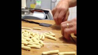 Strascinati Innamorati orecchiette maccheroni e troccoli del Gargano fatti a mano [upl. by Taam]