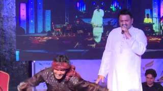 Changiyan Nibhaiyan Saadey Naal Yaarian  Akram Rahi  Live Show in Salalah Oman 2014  Song 18 [upl. by Dreeda]