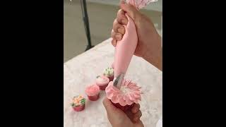 thedessertdiary cupcakedecoration creamflower dessertoftheday [upl. by Budworth]