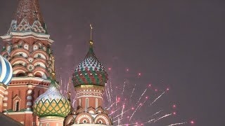 GLOBALink  Moscow welcomes New Year with fireworks [upl. by Gnoht]