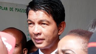 Madagascar  Andry Rajoelina élu président [upl. by Nyltyak]