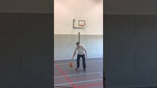 Gymles Basketbal 2 achtje dribbelen [upl. by Tiram]