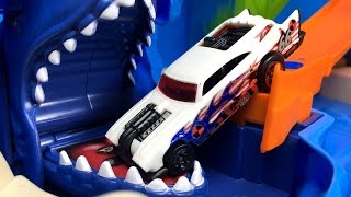 MEGACITY PARKGARAGE VON HOT WHEELS MEGASTARKE AKTIONZONEN MIT EINEN ZUSCHNAPPENDEN HAI UNBOXING [upl. by Igal]