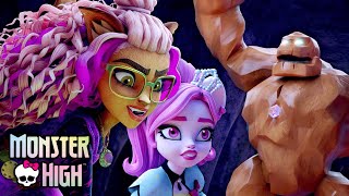 Clawdeen Leads the Were Pack to Pass Their Midterms  Monster High [upl. by Rosalinde]