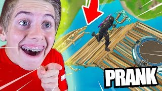 MICHOU LE CAFARD ME PRANK EN PLEINE PARTIE FORTNITE BATTLE ROYALE [upl. by Acirretahs]