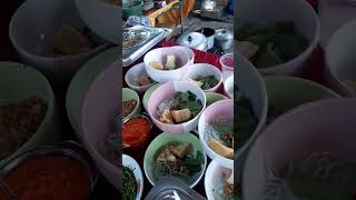 Lontong sayur dan bakso daginglontongsayur baksodaging baksoenak fyp viralshort [upl. by Neik]