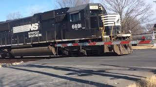 NS 52T’s DPUs reverse at Harrisonburg VA with a Spartan cab SD60 and a SD60M [upl. by Adnuhsor]