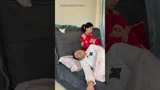 年龄大了，粘枕头就睡 记录真实生活 夫妻日常 搞笑夫妻 小皓桐的一家shorts [upl. by Cower]