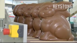 Seltener Einblick in die OsterhasenProduktion  Osterhase  Ostern  Schoggihase  Frey [upl. by Akiaki]