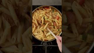 Snelle pasta met makreel courgette en tomaat  De Goedkope Keuze [upl. by Weinberg]