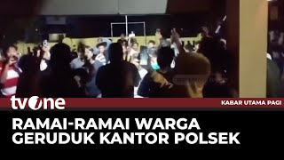 Ratusan Warga Kepung Polsek Tirtajaya Cari Oknum Polisi yang Terlibat Perampasan Motor  tvOne [upl. by Atimed]