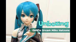 Volks Dollfie Dream Miku Hatsune Unboxing [upl. by Tanah]