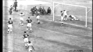 O primeiro gol de PelÃ© em Copas do mundo  1958 [upl. by Kiley]