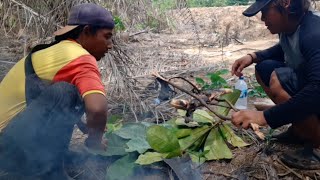 BAKAR IKAN HASIL MEMBOLANG DI PINGGIR PANTAI [upl. by Itaws83]