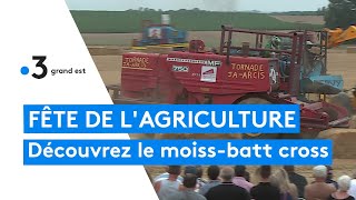 Des courses de moissonneusesbatteuses pour valoriser le métier dagriculteur [upl. by Newmark861]