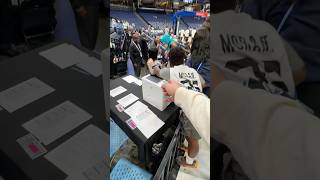 getting lamelo ball to sign his shoes at a grizzlies game 😂🤦🏽 nba grizzlies lameloball [upl. by Woothen272]