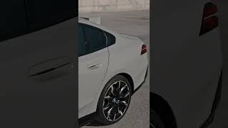 BMW i5 xDrive40  Policaro BMW [upl. by Htrag]