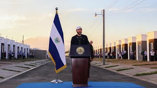 Presidente Nayib Bukele entrega 252 casas nuevas a familias afectadas por las lluvias [upl. by Milena]