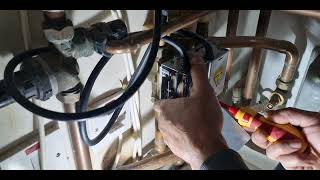 How to replace Honeywell port valve [upl. by Mitzl]