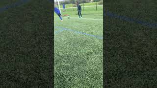 Je dribble mes potes ⚽️ football freestyle freestylefootball footballshorts dribble [upl. by Nahtanoy109]