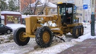 除雪グレーダ 路面に こびり付いた 雪氷を剥ぎ取る！ [upl. by Marleen]